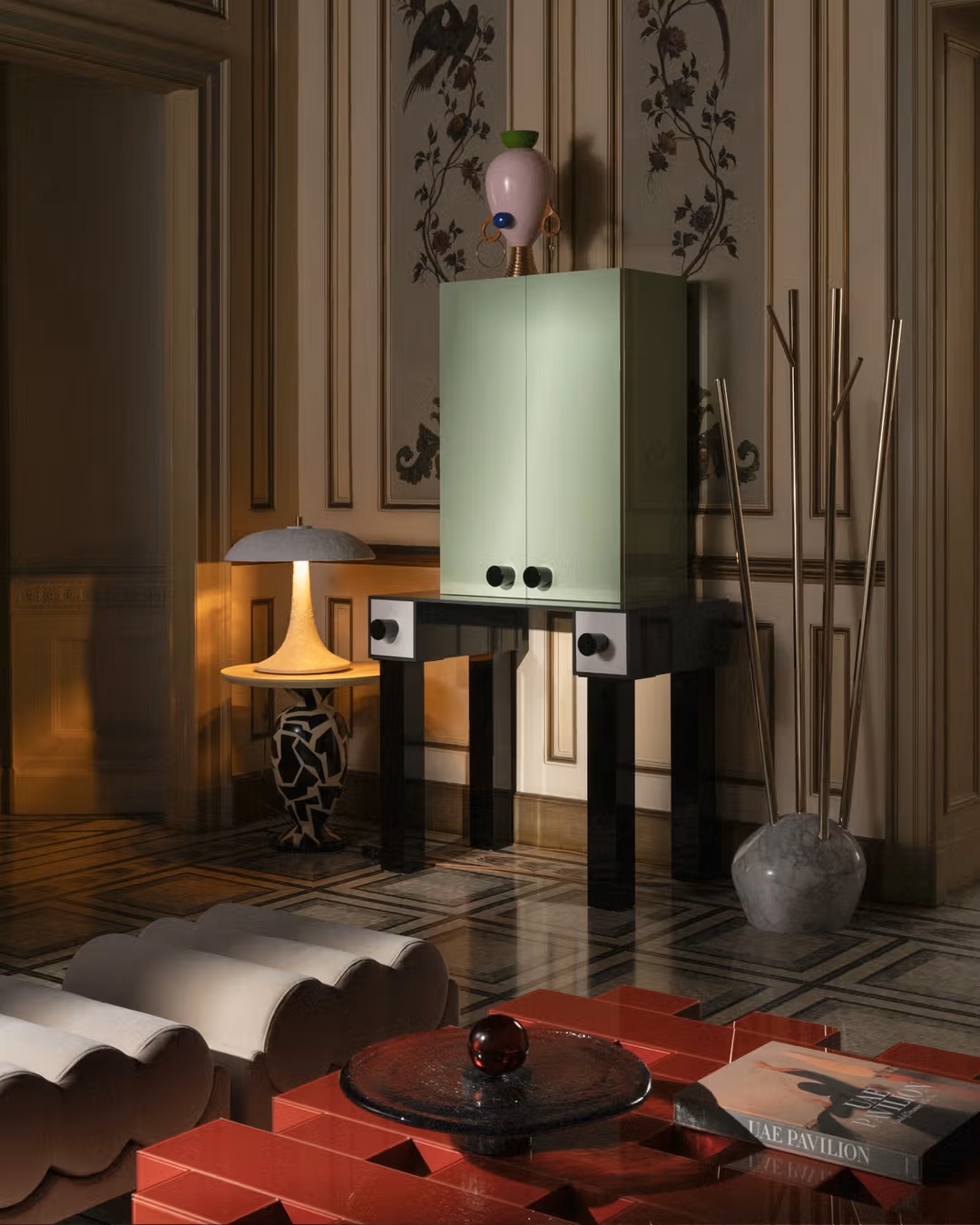 The-Iconic-Artemest-Apartment-Experience-The- Foyer-Simone-Haag (2) At Artmest Appartment, Simone Haag's Foyer sets the tone for the apartment, combining elegance with a welcoming atmosphere.